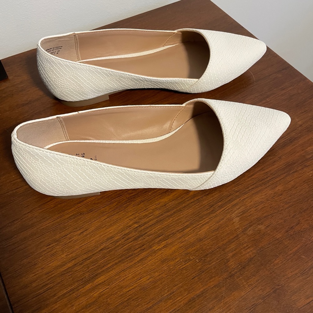 NWOT Textured Flats - Picture 2 of 7